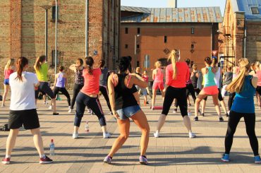 Ceturtdien Spīķeros norisināsies zumbas maratons RIO noskaņās