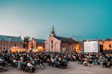 Brīvdabas kino vakarā Lika Besona starpgalaktiku piedzīvojumu filma “Valeriāns un tūkstoš planētu pilsēta”