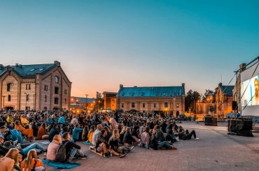 Ceturtdien Spīķeru brīvdabas kino vakarā pašmāju filmu dubultseanss