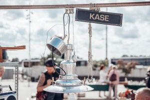 Rīgas krāmu tirdziņš Spīķeru kvartālā Rīgā